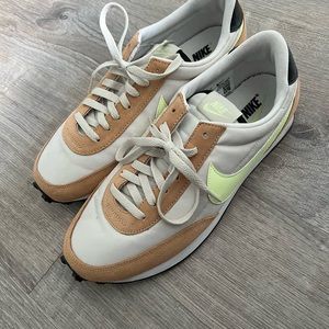 Nike Women’s Day Break